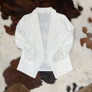 Crepe White Blazer !